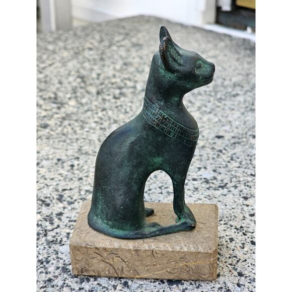 4.75" Sculpture "Little Bastet" Cast Metal on Stone - Picture 3 of 6